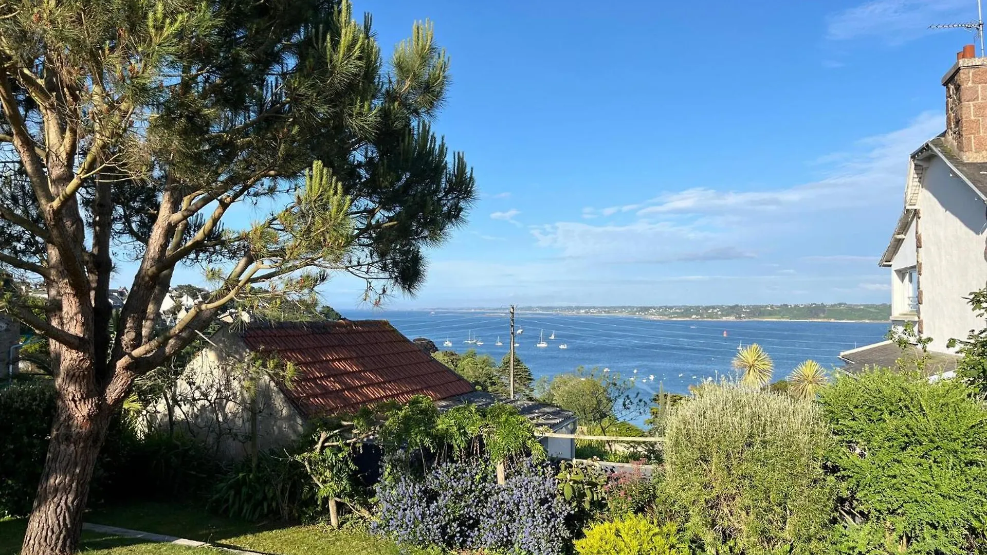 Comfortable Holiday Home With Fantastic Sea View Perros-Guirec Frankrig